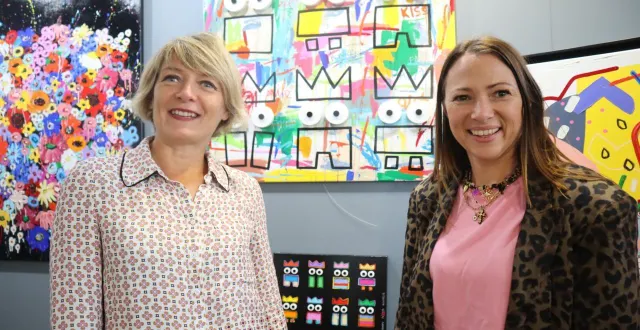 photo  sylvie garnier (à gauche) a invité mam pour une exposition aussi joyeuse que colorée.  &copy;  co 