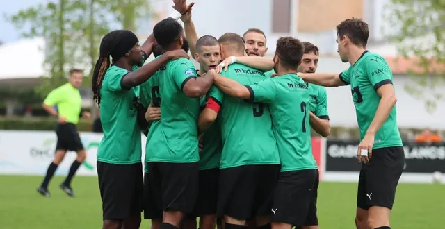 photo  l’us alençon se frotte au fc rouen, leader de national, lors du 5e tour de coupe de france ce samedi 11 octobre 2025.  &copy;  nathalie douley 