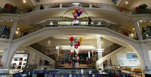 photo  les galeries lafayette ne sont pas à la fête depuis plusieurs mois. plusieurs grandes marques, vendues par des démonstrateurs, ont quitté le grand magasin, bien avant l’arrivée prochaine de shein, au 3e étage, qui ne fait qu’amplifier le malaise du personnel.  &copy;  archives co 