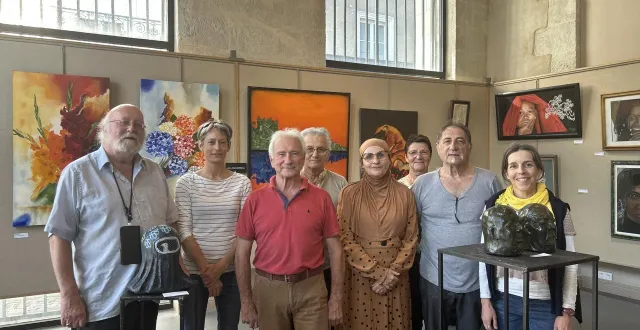 photo  pour la seconde fois, les artistes de l’association clip’art exposent leurs œuvres à la halle-au-blé de la flèche (sarthe).  &copy;  ouest-france 