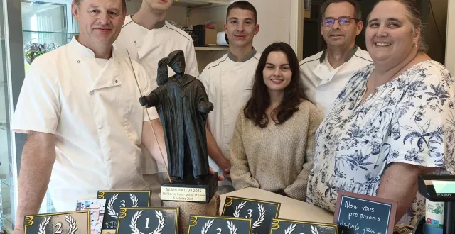 photo  franck boulestreau et kévin chauvat en boulangerie. loïc leblanc, david rochard et mathéo trique en pâtisserie. estelle boulestreau et laurine croix à la vente.  &copy;  co 