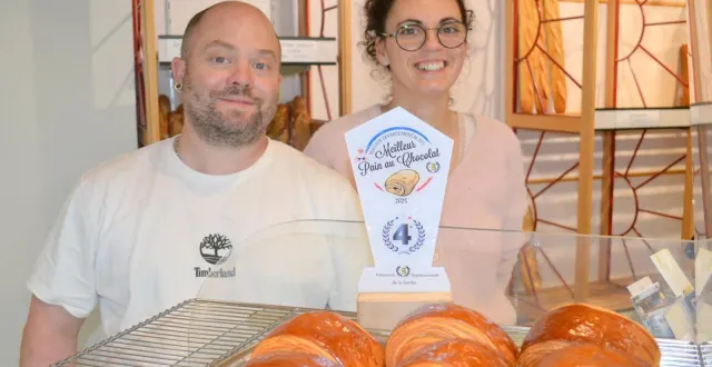 photo  fabrice chadaigne et stéphanie horpin ont obtenu un nouveau prix au concours départemental de viennoiseries.  &copy;  le maine libre 