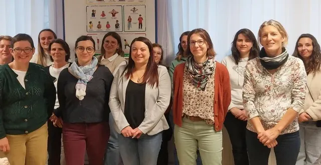 photo  l’association de parents d’élèves de perrault-souvray. au premier rang, à partir de la gauche : anne gébert, adélaïde bellenger, karine boutet, anaïs bedel, sophie levavasseur et céline bazille.  &copy;  ouest-france 
