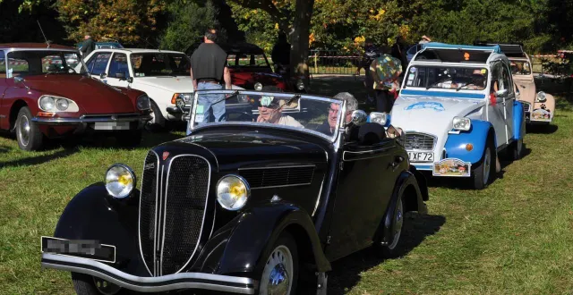 photo  la grande bourse d’échanges et d’expositions de véhicules anciens revient à bazouges-cré-sur-loir.  &copy;  archives le maine libre 