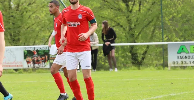 photo  le capitaine flérien bastien touchet et rodrigue berthout veulent faire du hazé un bastion imprenable.  &copy;  serge ruer 