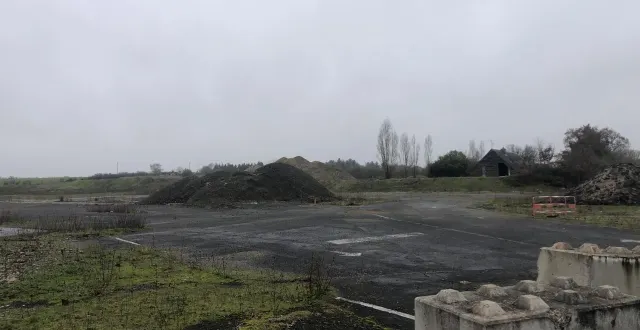 photo  dans un an et demi, une ferme solaire devrait s’élever sur la friche industrielle des pétroles.  &copy;  ouest-france 