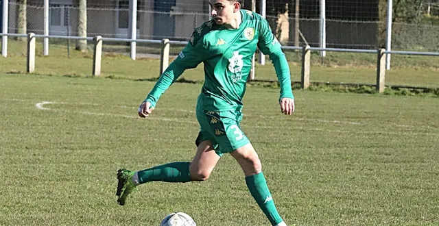 photo  les condéens de rudy costard veulent enchaîner à domicile face aux réservistes de la maladrerie.  &copy;  serge ruer 