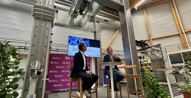 photo  angers, campus des arts et métiers, le 10 octobre 2025. l’enseignant – chercheur franck morel (à droite) est l’homme qui a imaginé la halle technologique.  &copy;  co 