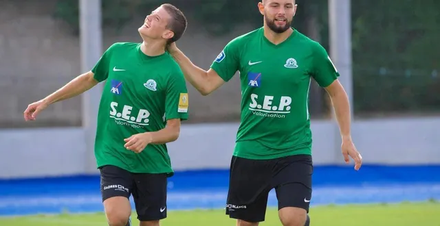 photo  amaury tessier (à gauche) et hakim el hamdaoui partagent le front de l’attaque de l’us alençon depuis près de dix ans.  &copy;  archives nathalie douley 