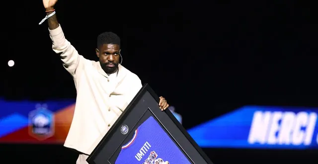 photo  samuel umtiti lors de son hommage au parc des princes, vendredi 10 octobre 2025.  &copy;  afp / franck fife 