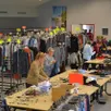 photo plus de 150 bénévoles sont mobilisés pour cette bourse aux vêtements, et les tâches sont multiples.