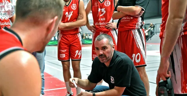photo  cédric guéry et les zinièrois auront fort à faire à chambretaud.  &copy;  co - etienne lizambard 