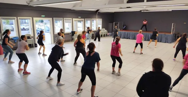 photo  un des premiers cours de danse à la salle des fêtes.  &copy;  co 