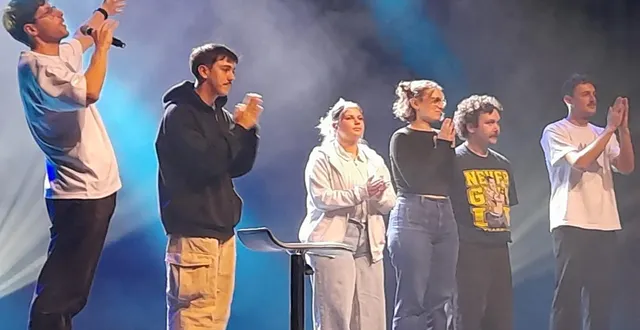 photo  les six humoristes du angers comedy club qui se sont produits sur la scène du cube vendredi soir ont été vivement applaudis.  &copy;  co 