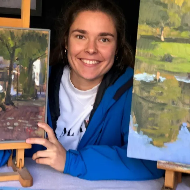 photo juliette jude, 26 ans, est la benjamine des invités. la jeune femme y présente des huiles sur bois de style néo-impressionniste, vibrantes de couleurs.  ©  ouest-france