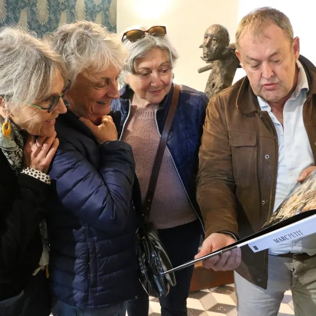 photo passionné d’art, yann giraud accueille les visiteurs dans sa magnifique maison.  ©  ouest-france