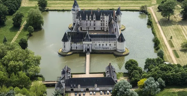 photo  le château du plessis-bourré situé à écuillé, en maine-et-loire.  &copy;  philippe chérel 