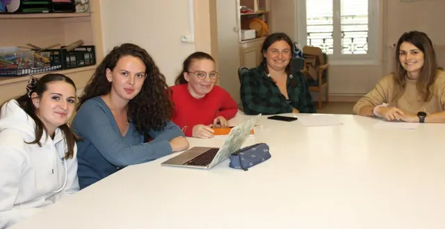 photo  de gauche à droite : océane pereira, marie rocher, océane vroman, mathilde adam et anaïs chapplain.  &copy;  ouest-france 