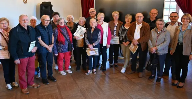 photo  les vingt-et-un participants ont été reçus à la mairie.  &copy;  ouest-france 