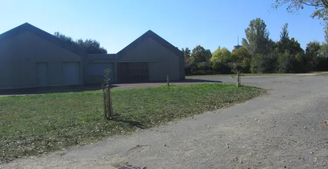 photo  le terrain proche de l’espace bellevue où un chapiteau pourra s’implanter.  &copy;  ouest-france 