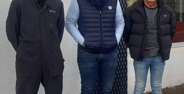 photo  de gauche à droite : nathan, salarié de l’entreprise, didier bayard, le nouveau gérant, et pascal ficher, ancien gérant.  &copy;  ouest-france 