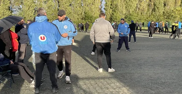 photo  femmes et hommes furent nombreux à participer au régional.  &copy;  le maine libre 