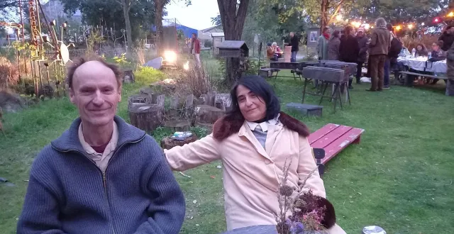 photo  philippe lefèbvre, alias flop, et loredana lanciano, deux des artistes du collectif zur, dans le jardin illuminé, le 26 septembre, avant la présentation d’une étape de leur nouvelle création, focus.  &copy;  ouest-france 