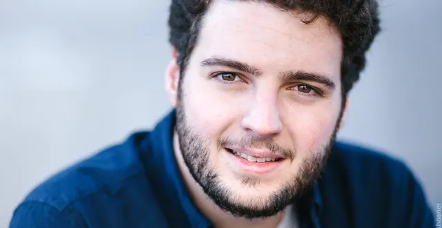 photo  charles patault sera à sablé-sur-sarthe avec sa troupe les assoiffés d’azur, mardi 14 octobre 2025.  &copy;  marion jhöaner 