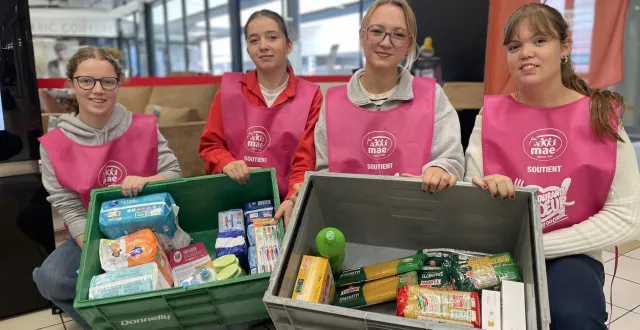 photo  quelques bénévoles de la collecte des restos du cœur d’argentan.  &copy;  ouest-france 