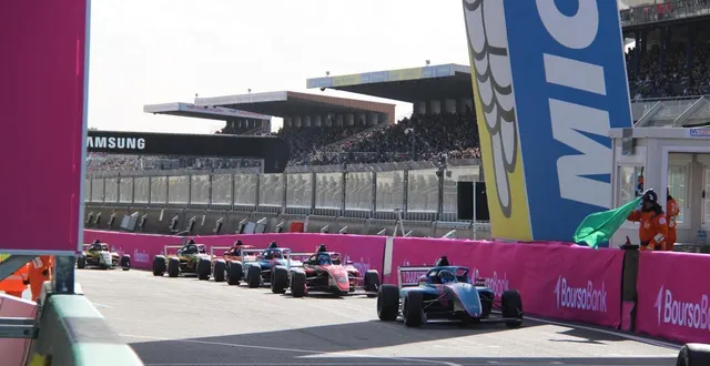 photo  le mans, samedi 4 octobre 2025. les cinq jeunes rentraient du gp explorer 3 qui s’est déroulé sur le circuit bugatti.  &copy;  le maine libre 