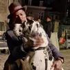 photo  omar sy avec la chienne roazhon, lors du tournage du film « french lover », à paris. 