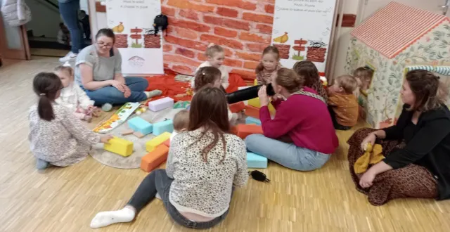 photo  à l’issue de la rencontre des enfants ont participé à l’un des modules comptines.  &copy;  ouest-france 