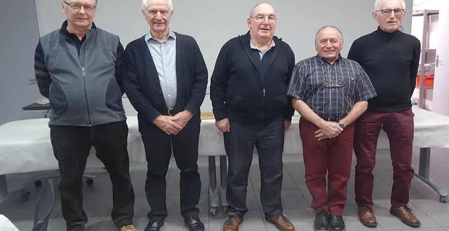 photo  de gauche à droite : gérard zanni, yves coutard, michel letay, fernand bronzille et bernard bouvet, les présidents du club de 1978 à aujourd’hui.  &copy;  les randonneurs du vairais 