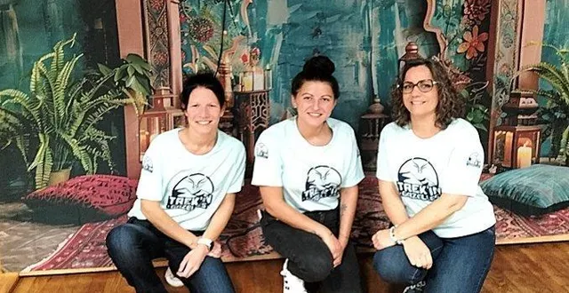 photo  flavie thomas, emma rodriguez et alexandra bouclé (de g. à dr) cherchent à financer leur projet solidaire de raid au maroc.  &copy;  le maine libre 