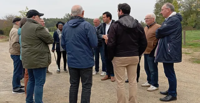 photo  des échanges constructifs entre élus et résidents.  &copy;  co 