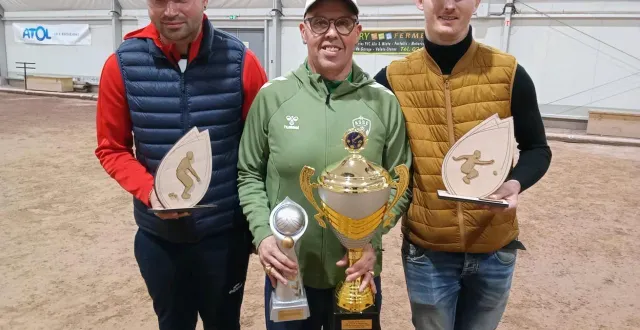 photo  les briouzains, benjamin bourges, sébastien patry et alexandre meslay, ont remporté la 30e édition du tournoi de l’asptt argentan, samedi.  &copy;  ouest-france 
