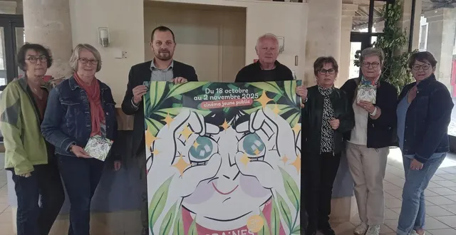 photo  fabrice goyer-thierry, président, michel lefard, vice-président et les bénévoles de l’association ont présenté le programme du festival graines d’images junior sous le hall philippe-gautier.  &copy;  le maine libre 