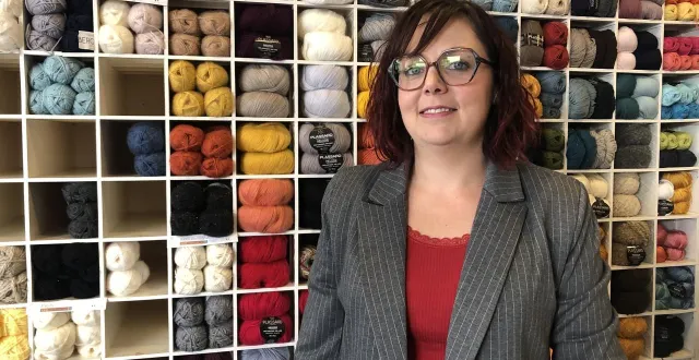 photo  mélody lannoy dans sa boutique, mélo retouche & création, à lys-haut-layon (maine-et-loire).  &copy;  ouest-france 