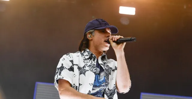 photo  le rappeur orelsan s’est invité sur scène à la fin du concert de gringe lors de la 17e édition du festival de beauregard dans le calvados, le samedi 5 juillet 2025.  &copy;  mathieu pattier / ouest france 