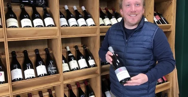 photo  nouveau caviste, julien cellier a ouvert son magasin ce vendredi 10 octobre 2025 à la flèche (sarthe).  &copy;  ouest-france 