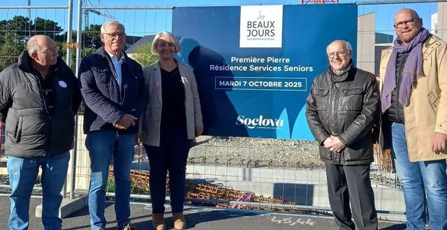 photo  mardi 7 octobre, le chantier de la résidence seniors à la reux a été officiellement lancé par les élus bartholoméens dominique bréjeon, maire, isabelle raimbault, première adjointe, le président de la soclova et le directeur général de la société kazalis, prestataire de services.  &copy;  ouest-france 