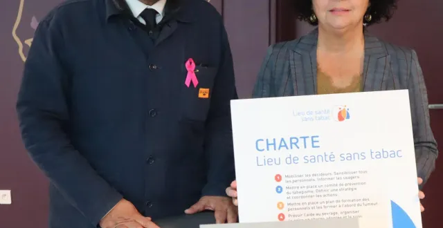 photo  le professeur amine benyamina et sylvie dieterlen, directrice du centre hospitalier la corniche angevine (chca) ont signé la charte lieu de santé sans tabac, première étape d’une journée symbolique, qui se poursuivra dans les quatre autres établissements de santé de proximité également engagés dans cette dynamique collective.  &copy;  co 