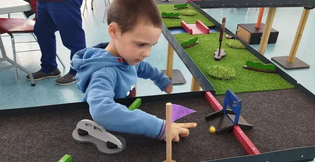 photo  une piste de billes géante avait été installée par ben de créaventure.  &copy;  co 