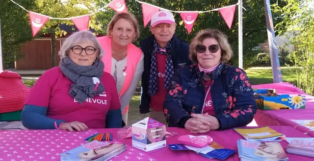 photo  les bénévoles de la ligue contre le cancer accompagnées par peggy chevallier, présidente de solid’r, et jackie collet, président de la ligue contre le cancer.  &copy;  ouest-france 