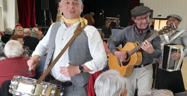 photo  pour ce moment festif, la ville de longué réunit chaque année entre 200 et 250 convives.  &copy;  co 