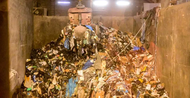 photo  150 000 tonnes de détritus ménagers et industriels sont traités et incinérés chaque année au sein de l’unité de valorisation énergétique des déchets de la chauvinière au mans.  &copy;  photo le maine libre - yvon loué 