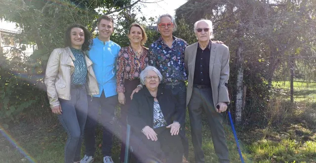photo  léa, paul-maël deneux, chrystel et jean-françois, maurice deneux et son épouse lucienne (assise devant).  &copy;  ouest-france 