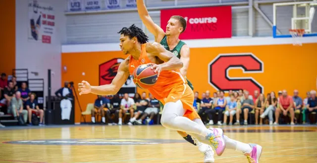 photo  les qualités athlétiques d’ugo doumbia sont un plus pour le msb.  &copy;  dominique breugnot 