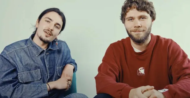 photo  jules maillet, à gauche, et quentin ménard, cogérants de la friperie qaz, qui fermera définitivement ses portes d’ici le mois de décembre 2025.  &copy;  dr 