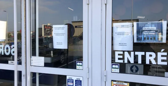 photo  les portes du magasin noz étaient fermées aux clients en cette matinée du mercredi 15 octobre 2025, à la chapelle-saint-aubin.  &copy;  ouest-france 